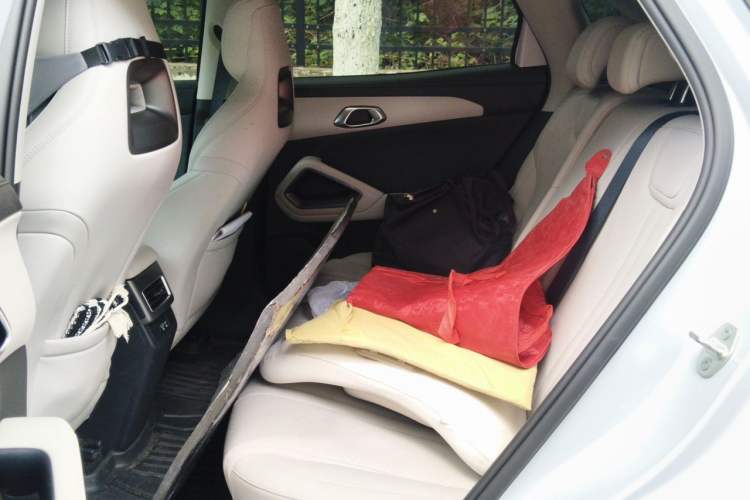 Used BYD Yuan UP 2025 Intelligent Driving Version 401 KM Dynamic Edition Left Rear Seat