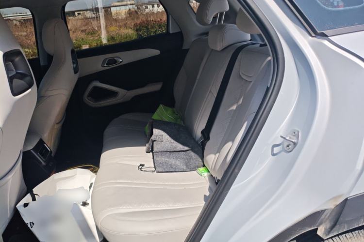 Used BYD Yuan UP 2025 Intelligent Driving Version 401 KM Dynamic Edition Left Rear Seat