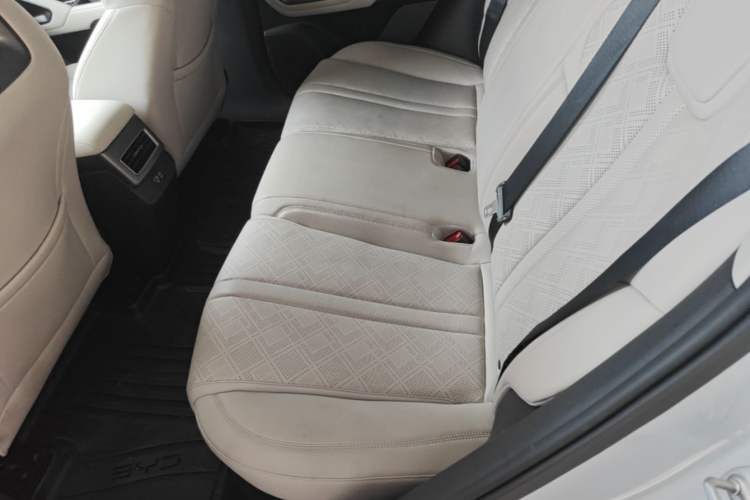 Used BYD Yuan UP 2025 Intelligent Driving Version 401 KM Dynamic Edition Left Rear Seat