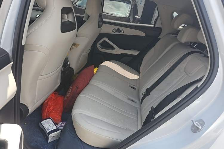 Used BYD Yuan UP 2025 Intelligent Driving Version 401 KM Dynamic Edition Left Rear Seat
