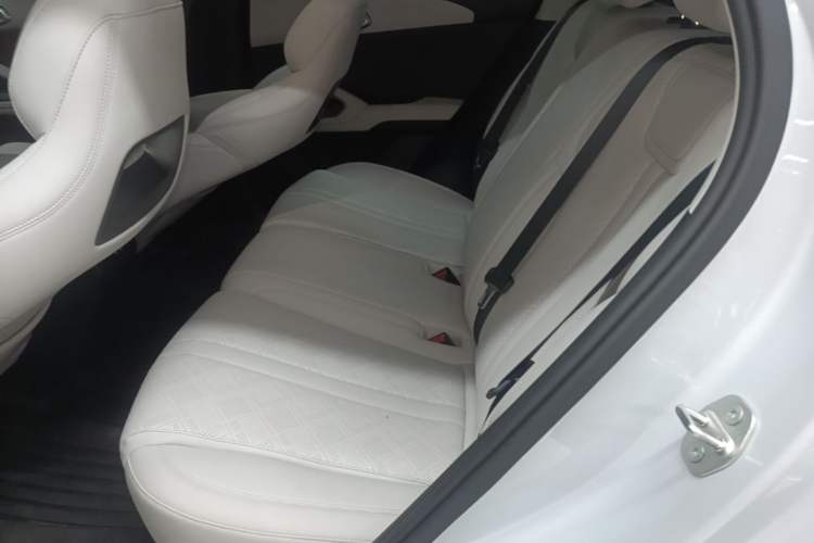 Used BYD Yuan UP 2025 Intelligent Driving Version 401 KM Dynamic Edition Left Rear Seat