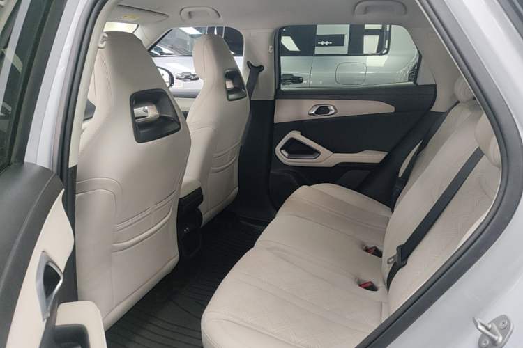 Used BYD Yuan UP 2025 Intelligent Driving Version 401 KM Dynamic Edition Left Rear Seat