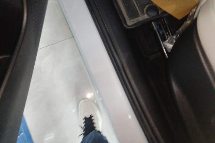Used BYD Yuan UP 2025 Model 301KM Leading Version Left Side Sill