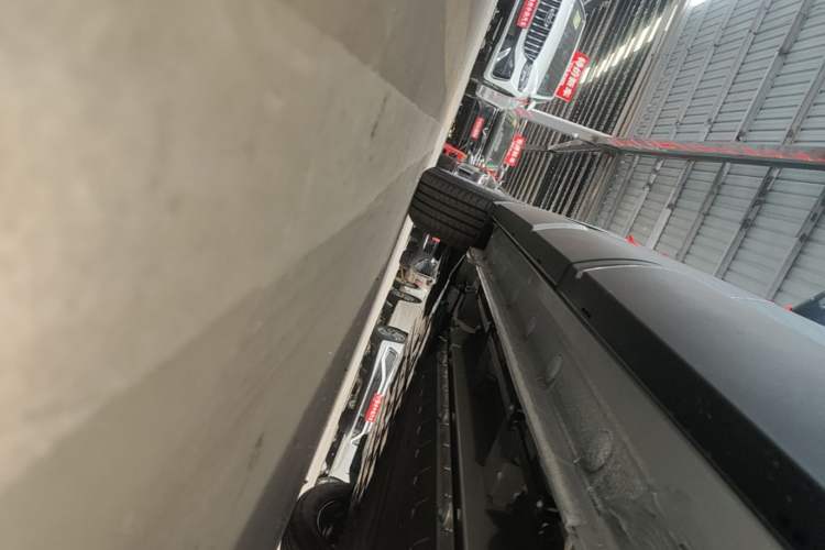 Used BYD Yuan UP 2025 Model 301KM Leading Version Left Side Sill