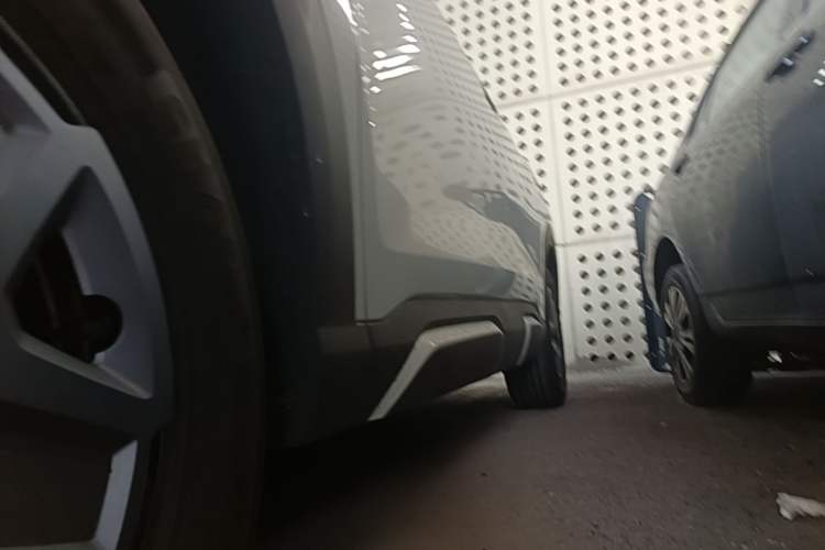 Used BYD Yuan UP 2025 Intelligent Driving Version 401 KM Dynamic Edition Left Side Sill