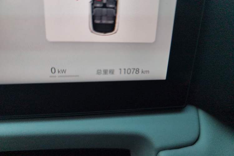 Used BYD Yuan UP 2025 Intelligent Driving Version 401 KM Dynamic Edition Odometer Close Up