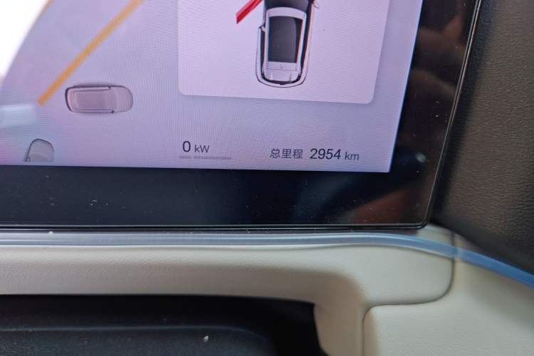 Used BYD Yuan UP 2025 Intelligent Driving Version 401 km Leading Edition Odometer Close Up