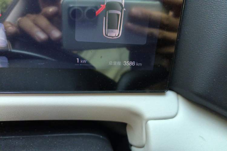 Used BYD Yuan UP 2025 Intelligent Driving Version 401 KM Dynamic Edition Odometer Close Up