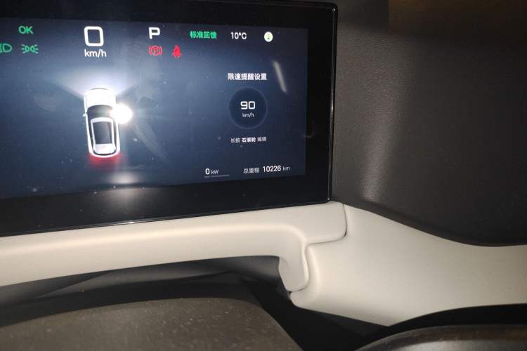 Used BYD Yuan UP 2025 Intelligent Driving Version 401 KM Dynamic Edition Odometer Close Up