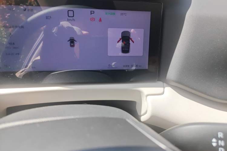 Used BYD Yuan UP 2025 Intelligent Driving Version 401 KM Dynamic Edition Odometer Close Up