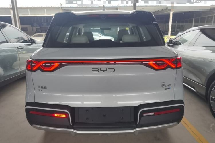 Used BYD Yuan UP 2025 Intelligent Driving Version 401 KM Dynamic Edition Rear
