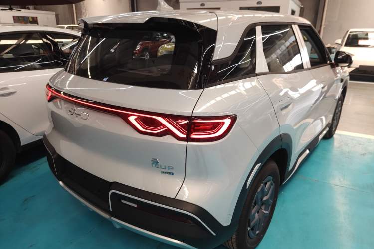 Used BYD Yuan UP 2025 Intelligent Driving Version 401 KM Dynamic Edition Rear Right 45 Deg