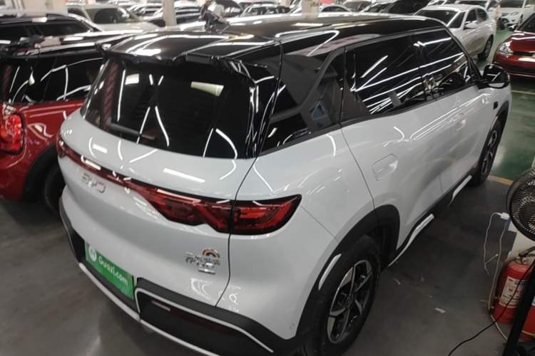 Used BYD Yuan UP 2025 Intelligent Driving Version 401 km Leading Edition Rear Right 45 Deg