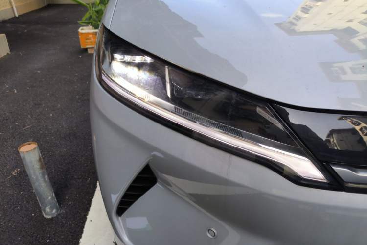 Used BYD Yuan UP 2025 Intelligent Driving Version 401 KM Dynamic Edition Right Front Headlight