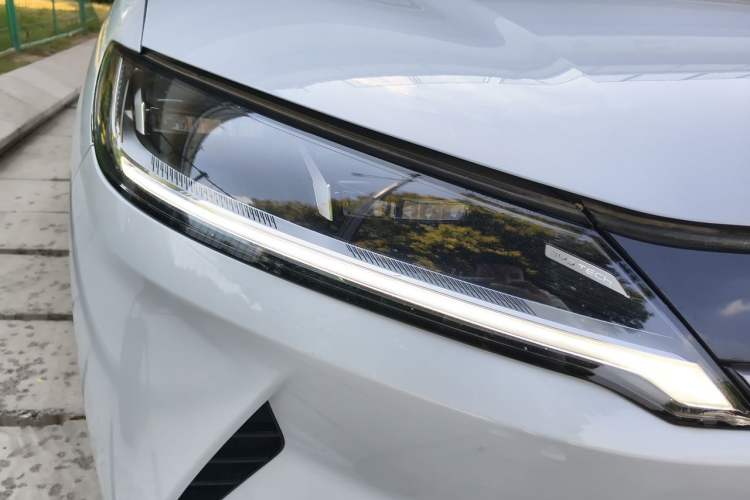 Used BYD Yuan UP 2025 Intelligent Driving Version 401 KM Dynamic Edition Right Front Headlight