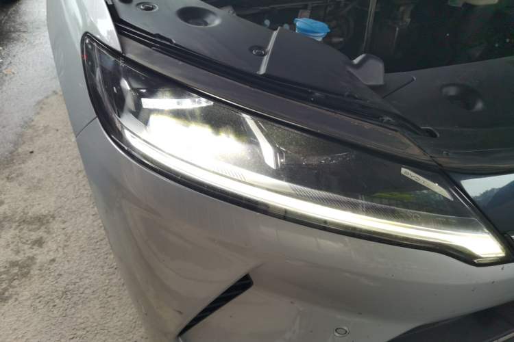 Used BYD Yuan UP 2025 Intelligent Driving Version 401 KM Dynamic Edition Right Front Headlight
