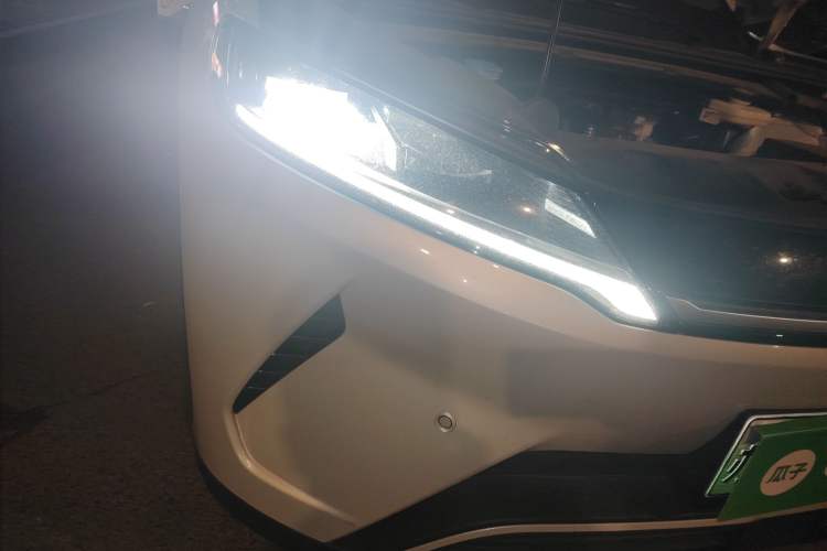Used BYD Yuan UP 2025 Intelligent Driving Version 401 KM Dynamic Edition Right Front Headlight