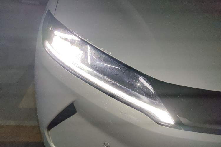 Used BYD Yuan UP 2025 Intelligent Driving Version 401 KM Dynamic Edition Right Front Headlight
