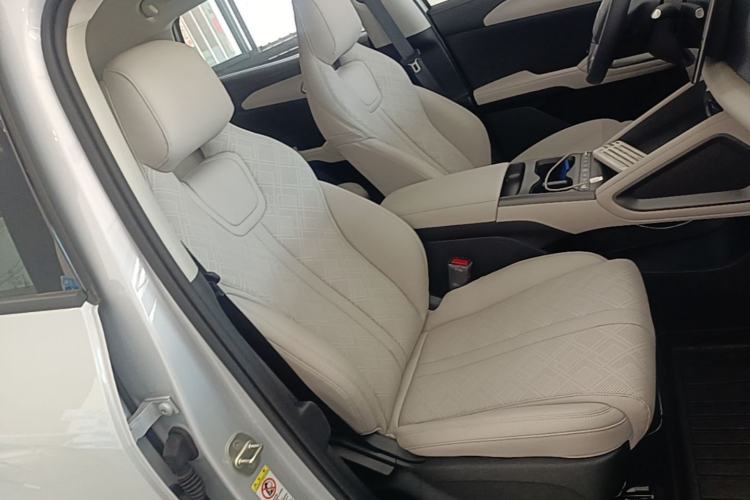 Used BYD Yuan UP 2025 Intelligent Driving Version 401 KM Dynamic Edition Right Front Seat
