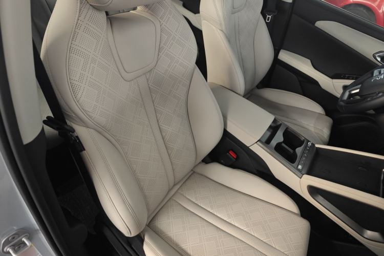 Used BYD Yuan UP 2025 Intelligent Driving Version 401 KM Dynamic Edition Right Front Seat