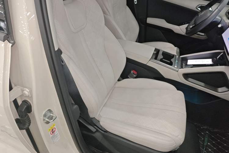 Used BYD Yuan UP 2025 Intelligent Driving Version 401 KM Dynamic Edition Right Front Seat