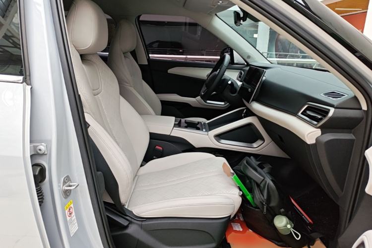Used BYD Yuan UP 2025 Intelligent Driving Version 401 KM Dynamic Edition Right Front Seat