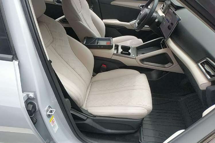 Used BYD Yuan UP 2025 Intelligent Driving Version 401 KM Dynamic Edition Right Front Seat