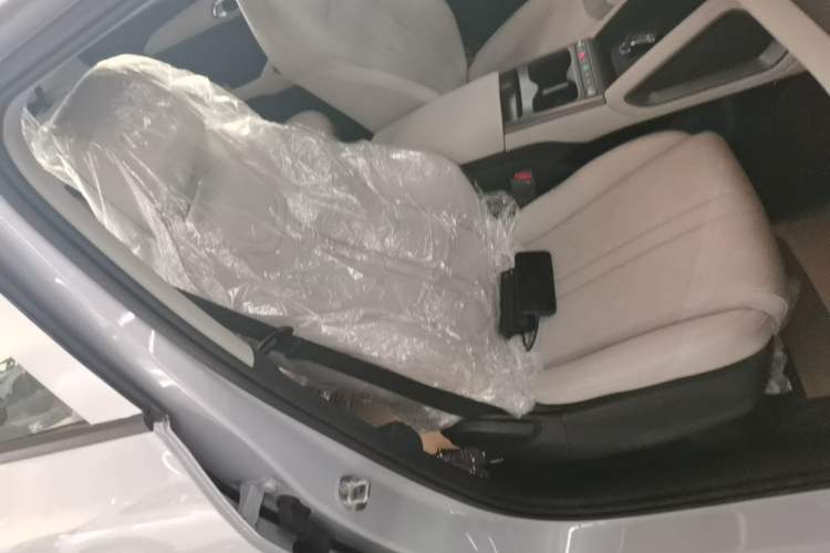 Used BYD Yuan UP 2025 Model 301KM Leading Version Right Front Seat