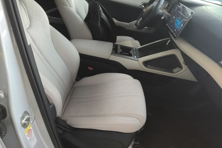 Used BYD Yuan UP 2025 Intelligent Driving Version 401 KM Dynamic Edition Right Front Seat