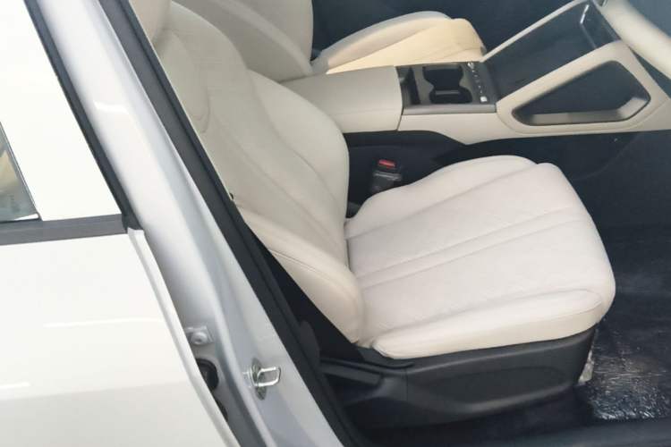 Used BYD Yuan UP 2025 Model 301KM Leading Version Right Front Seat