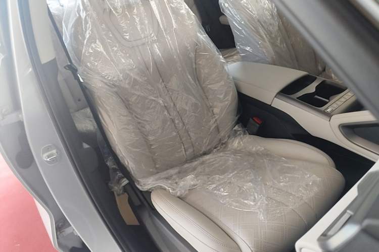 Used BYD Yuan UP 2025 Model 301KM Leading Version Right Front Seat