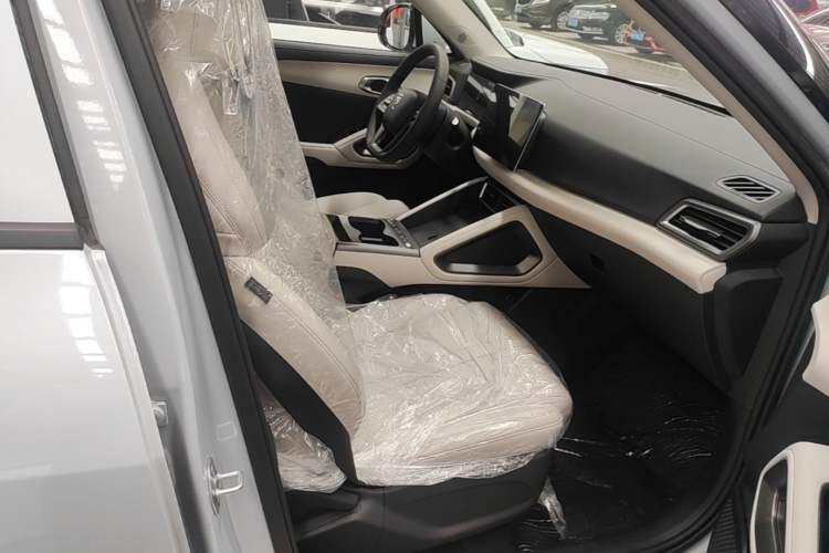 Used BYD Yuan UP 2025 Model 301KM Leading Version Right Front Seat