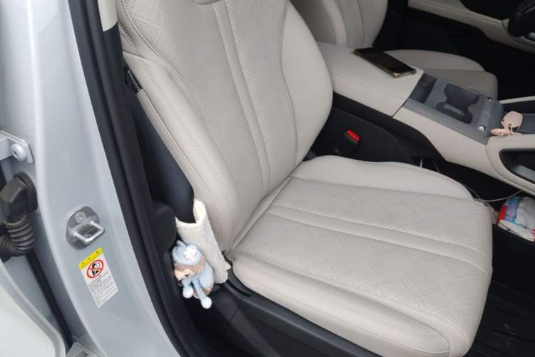 Used BYD Yuan UP 2025 Intelligent Driving Version 401 KM Dynamic Edition Right Front Seat