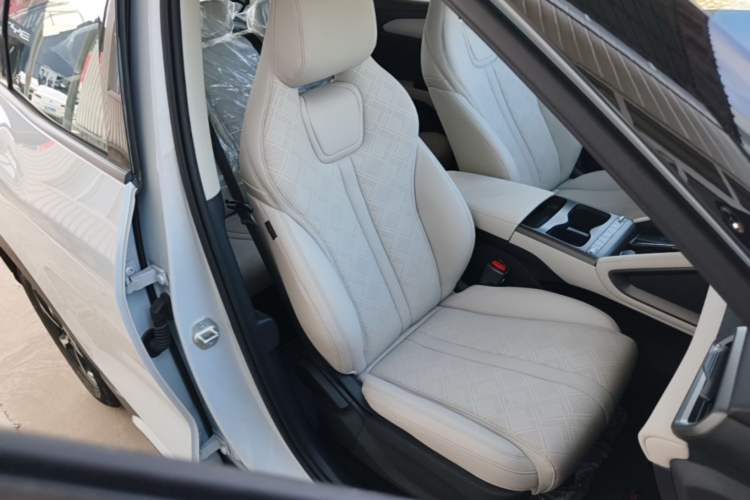 Used BYD Yuan UP 2025 Intelligent Driving Version 401 km Leading Edition Right Front Seat