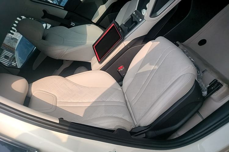 Used BYD Yuan UP 2025 Model 301KM Leading Version Right Front Seat