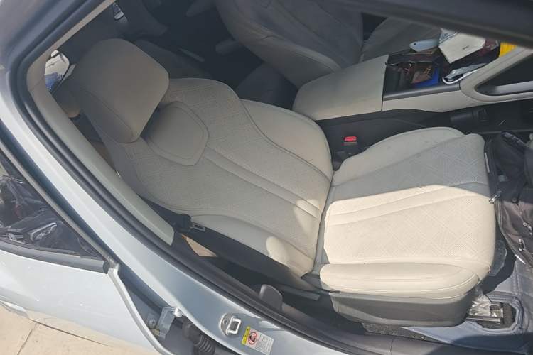 Used BYD Yuan UP 2025 Intelligent Driving Version 401 KM Dynamic Edition Right Front Seat