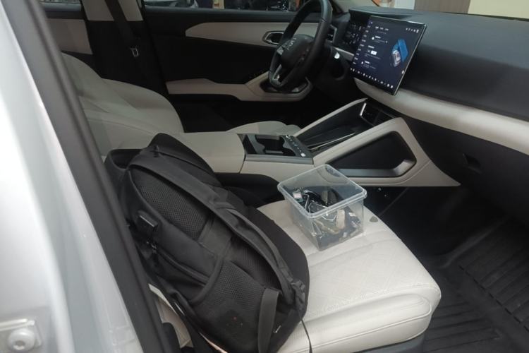 Used BYD Yuan UP 2025 Intelligent Driving Version 401 KM Dynamic Edition Right Front Seat