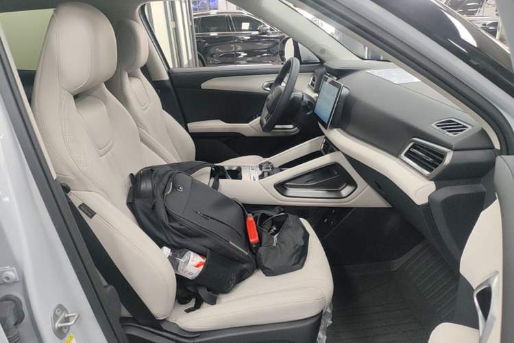 Used BYD Yuan UP 2025 Intelligent Driving Version 401 KM Dynamic Edition Right Front Seat