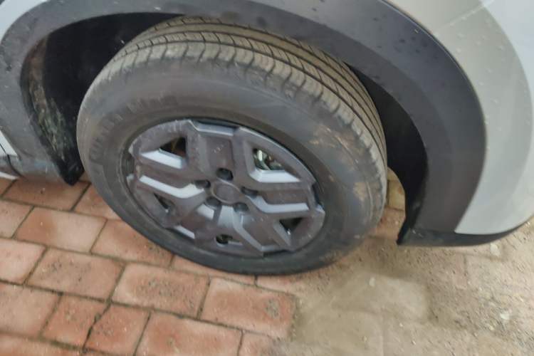 Used BYD Yuan UP 2025 Model 301KM Leading Version Right Front Wheel Hub