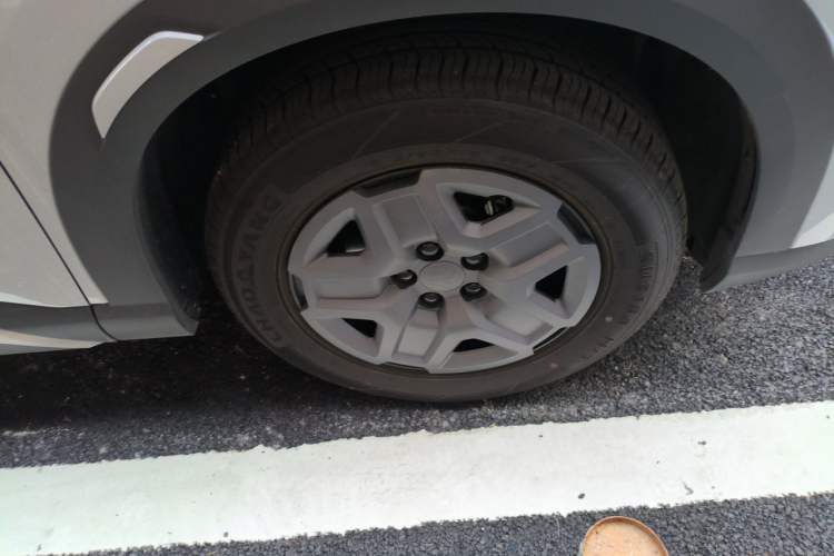 Used BYD Yuan UP 2025 Intelligent Driving Version 401 KM Dynamic Edition Right Front Wheel Hub