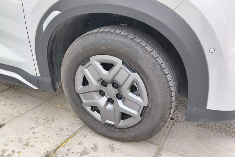 Used BYD Yuan UP 2025 Intelligent Driving Version 401 KM Dynamic Edition Right Front Wheel Hub