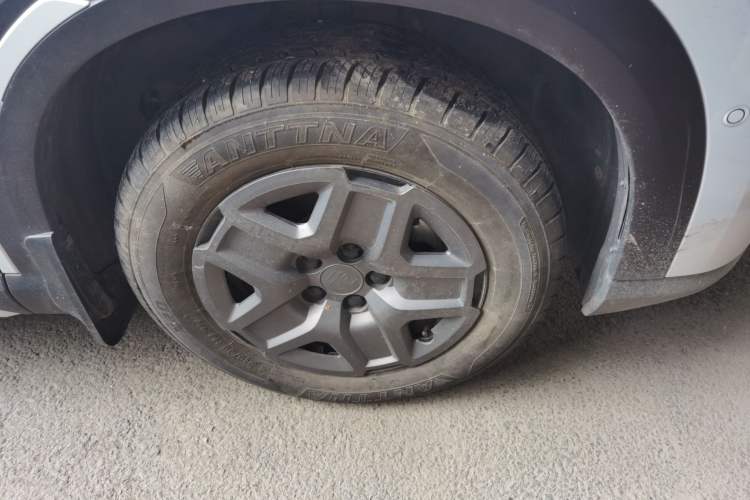 Used BYD Yuan UP 2025 Intelligent Driving Version 401 KM Dynamic Edition Right Front Wheel Hub