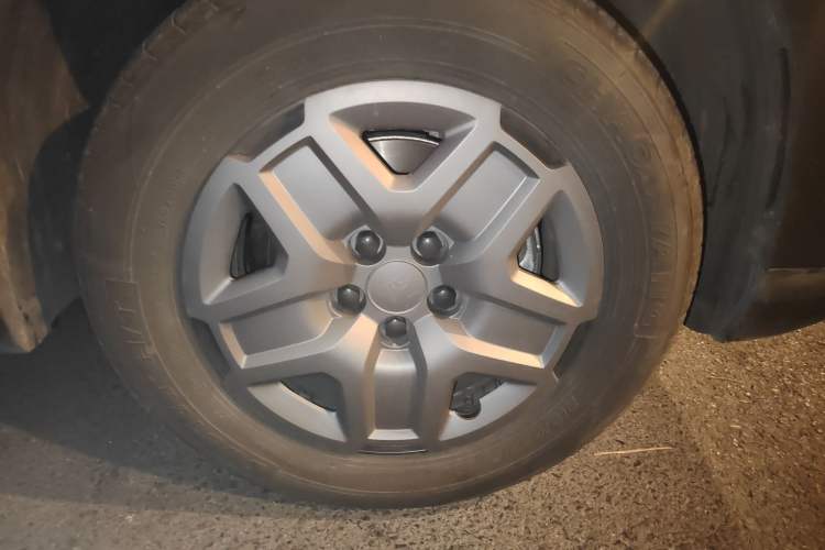 Used BYD Yuan UP 2025 Intelligent Driving Version 401 KM Dynamic Edition Right Front Wheel Hub