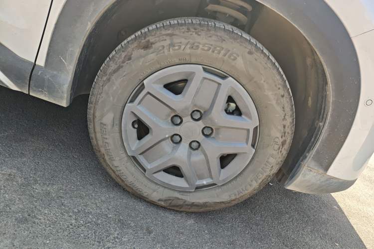 Used BYD Yuan UP 2025 Intelligent Driving Version 401 KM Dynamic Edition Right Front Wheel Hub