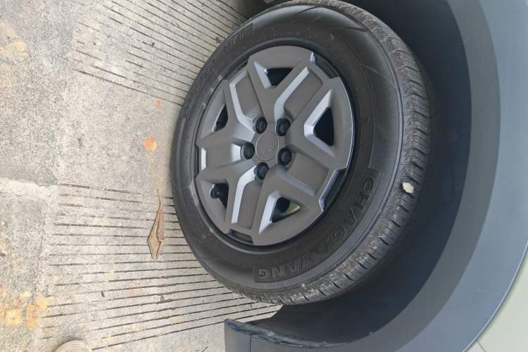 Used BYD Yuan UP 2025 Model 301KM Leading Version Right Front Wheel Hub