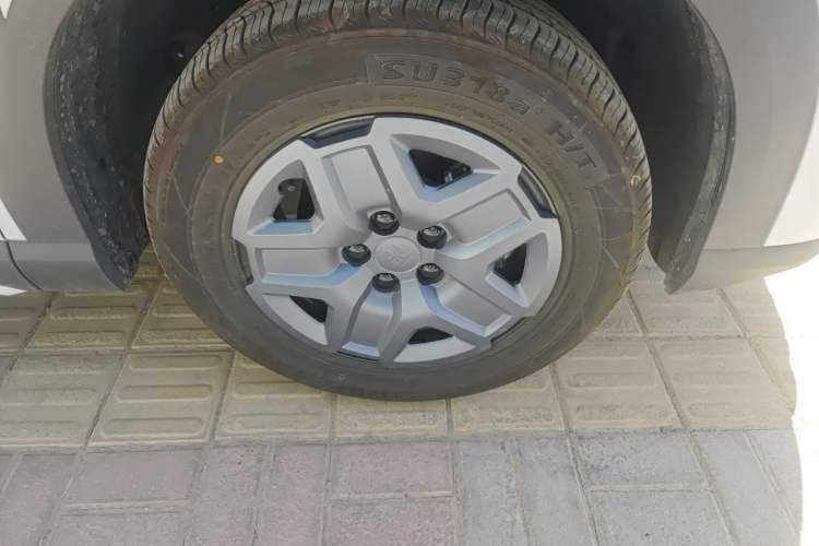 Used BYD Yuan UP 2025 Intelligent Driving Version 401 KM Dynamic Edition Right Front Wheel Hub