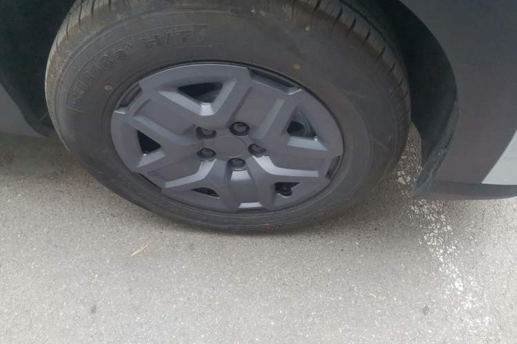 Used BYD Yuan UP 2025 Model 301KM Leading Version Right Front Wheel Hub