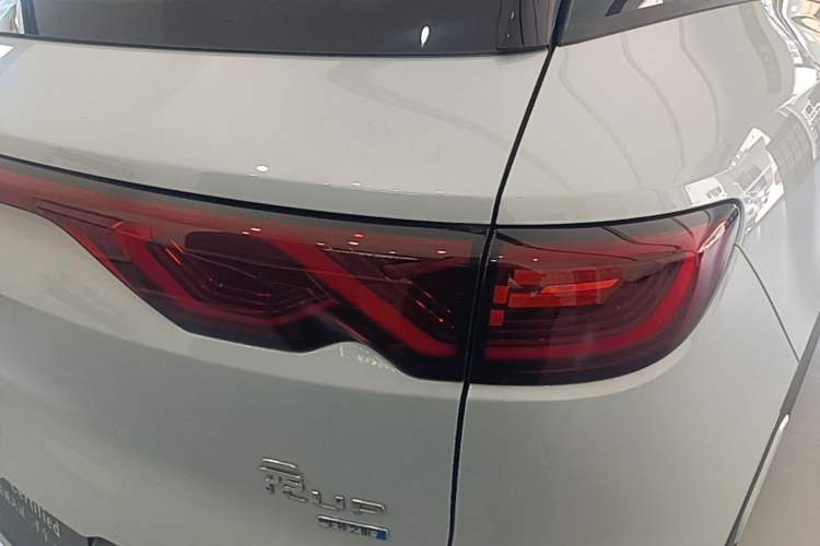 Used BYD Yuan UP 2025 Intelligent Driving Version 401 KM Dynamic Edition Right Rear Taillight