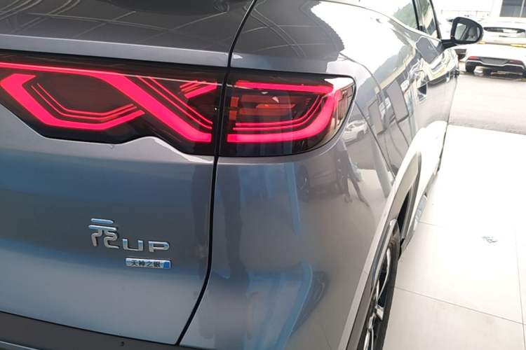 Used BYD Yuan UP 2025 Intelligent Driving Version 401 km Leading Edition Right Rear Taillight