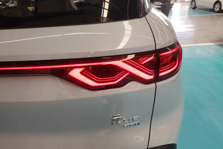 Used BYD Yuan UP 2025 Intelligent Driving Version 401 KM Dynamic Edition Right Rear Taillight